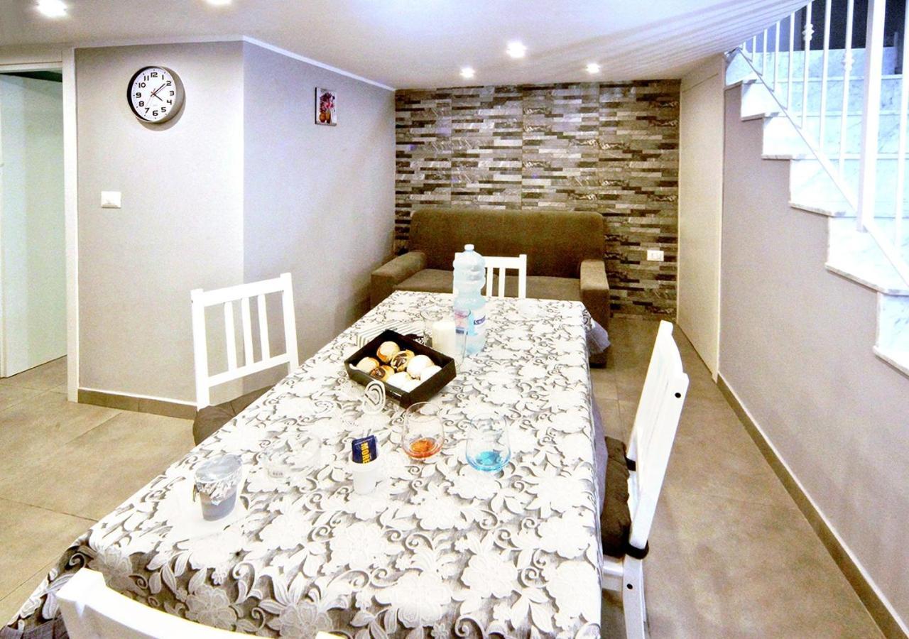 شقة La Casa Di Helena نابولي المظهر الخارجي الصورة